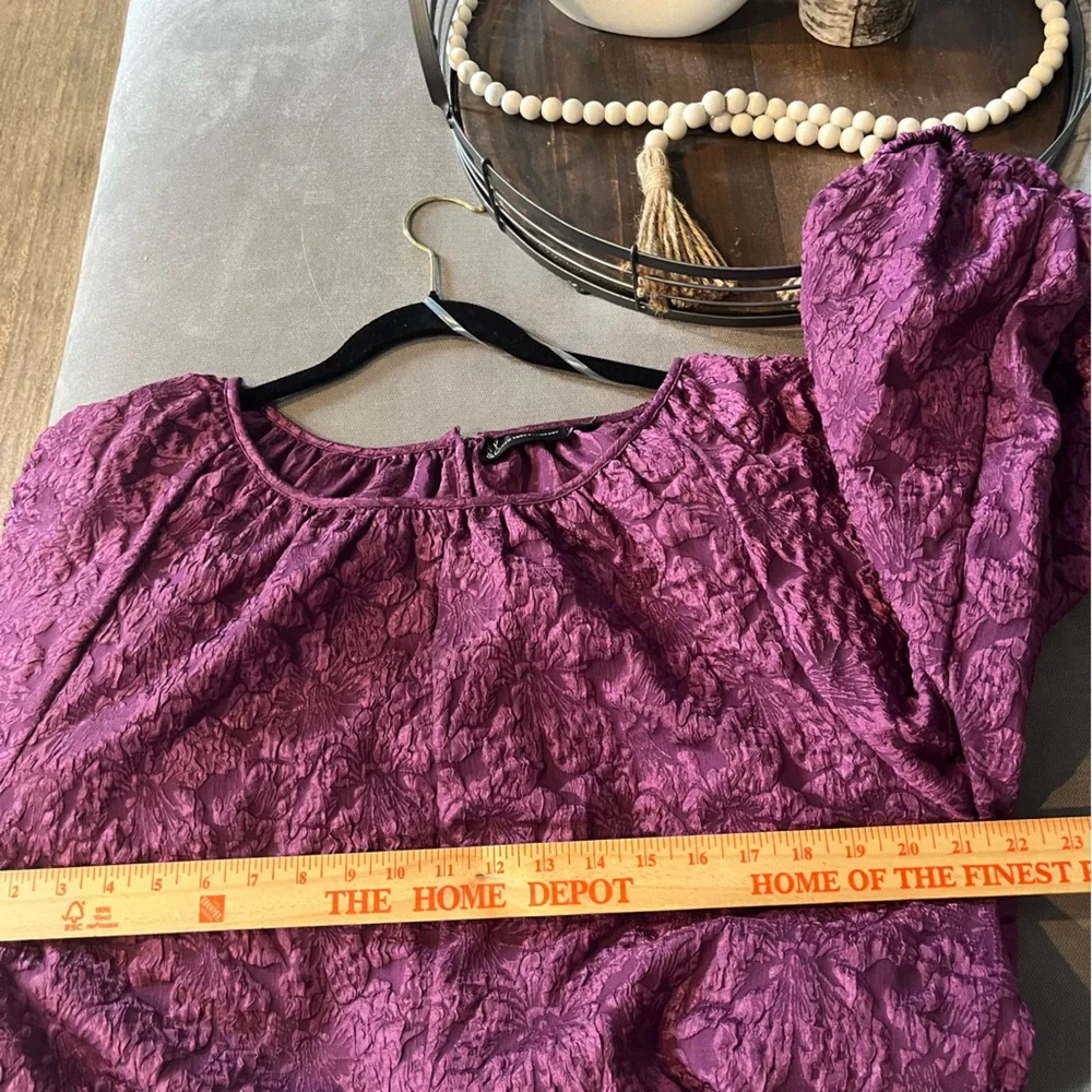 New York and Company size:Large Elegant Purple Textured Puff Sleeve Shift Dress - Picture 8 of 9